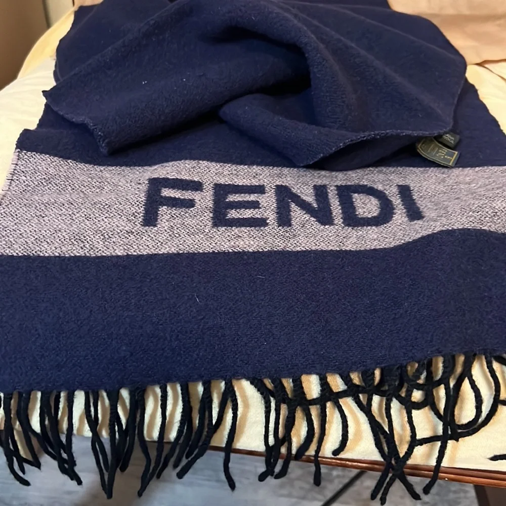 Pre-loved authentic Fendi scarf - Picture 5 of 5